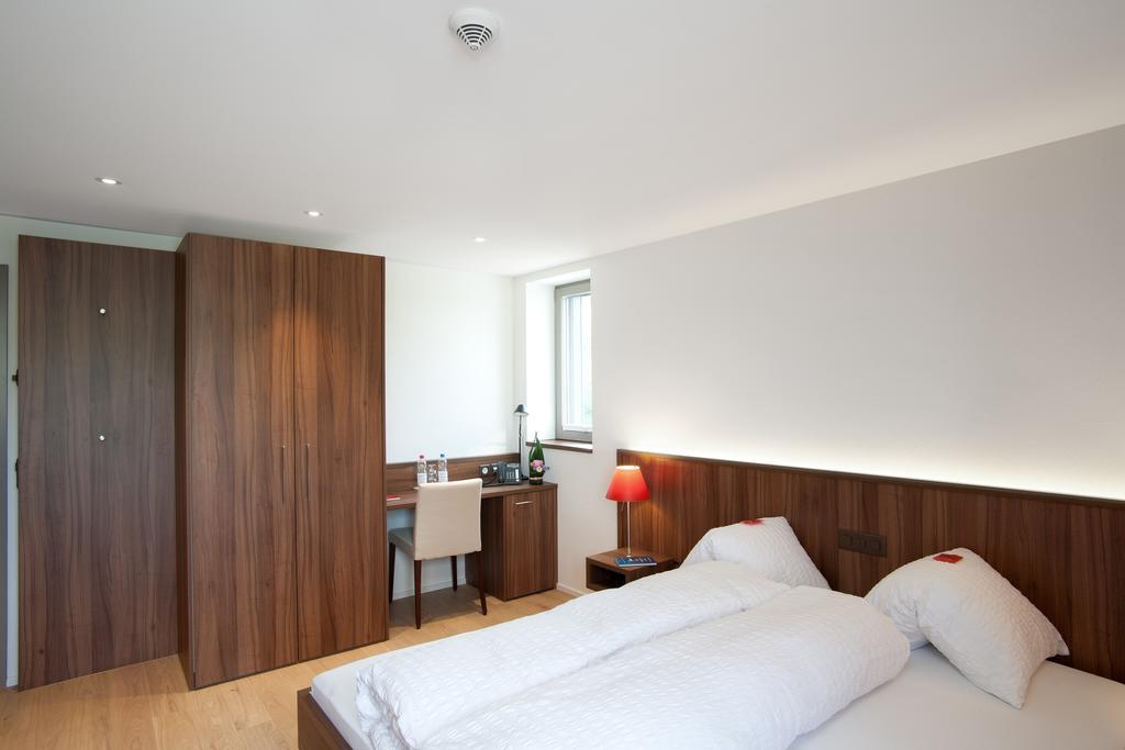 Seehotel Delphin Meisterschwanden Стая снимка